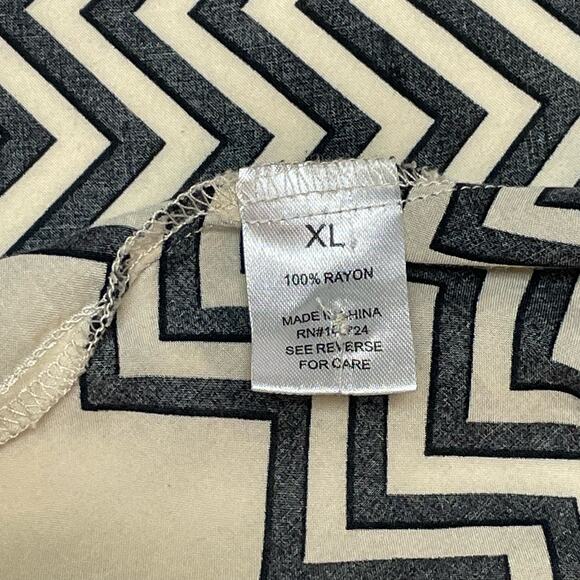 Grand & Greene Pullover Blouse, 3/4 Sleeve, Black & Cream Chevron, Size XL - Picture 7 of 12